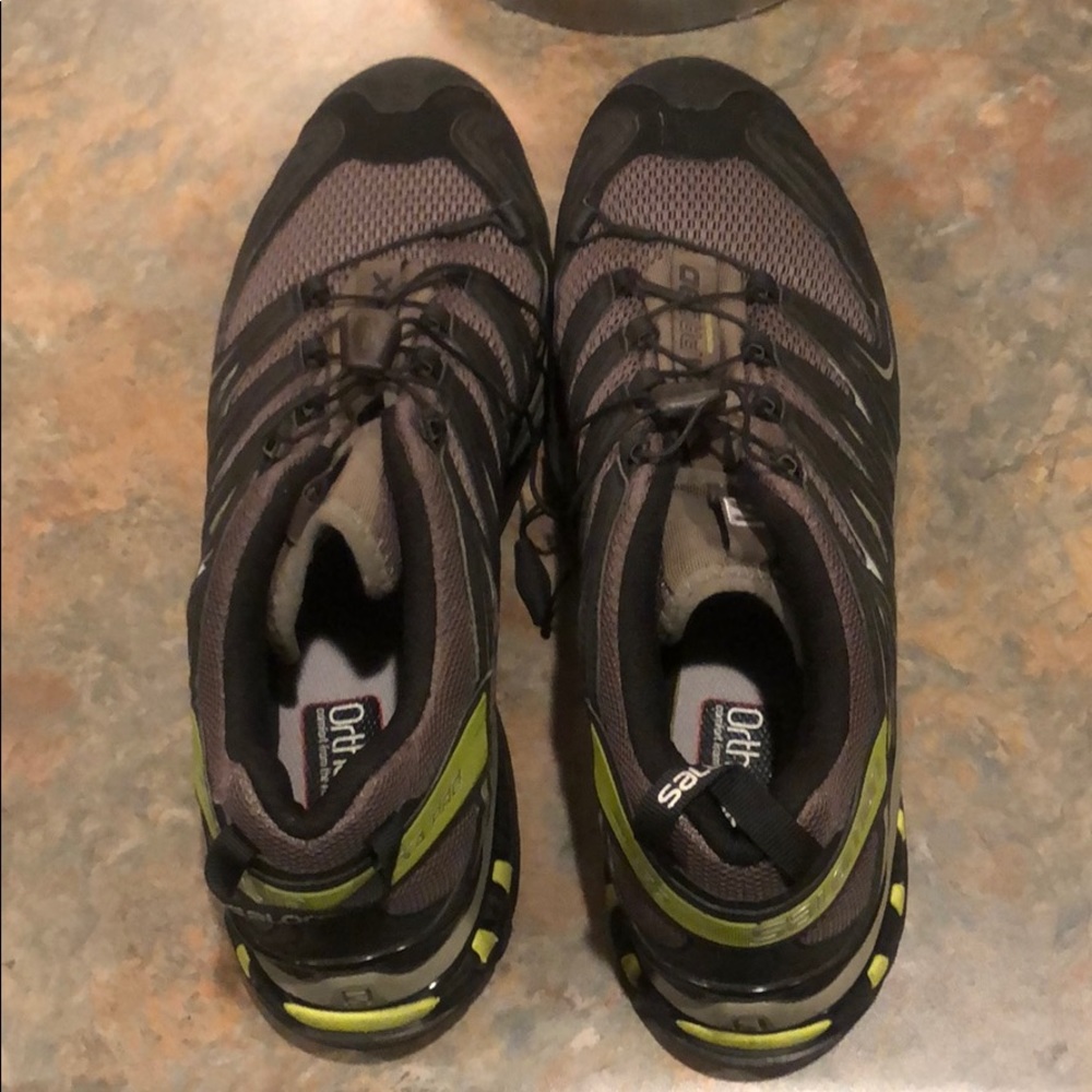 Mens Salomon mountain trail shoes